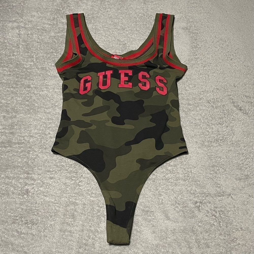 Guess camo bodysuit / tank size XS red trim and logo excellent condition